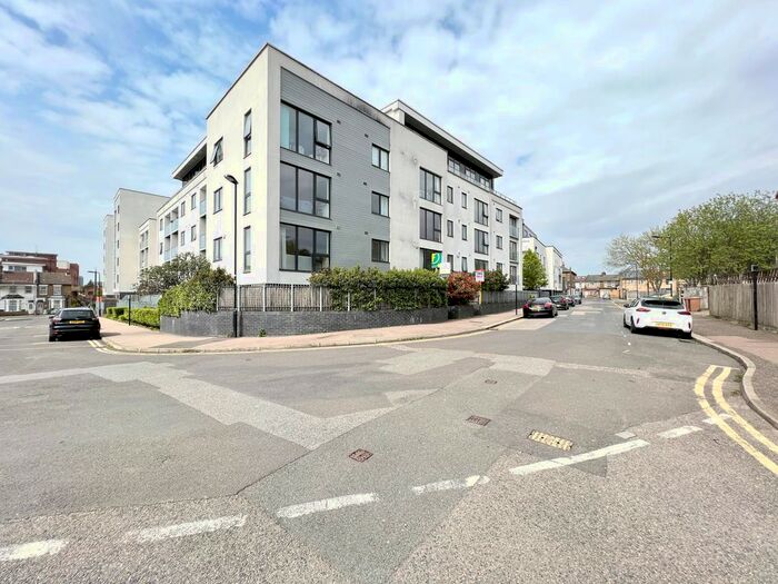 2 Bedroom Flat To Rent In Hillyfield, London, E17