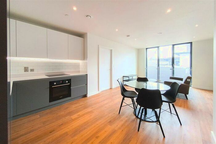 2 Bedroom Apartment To Rent In Mount Yard, M4