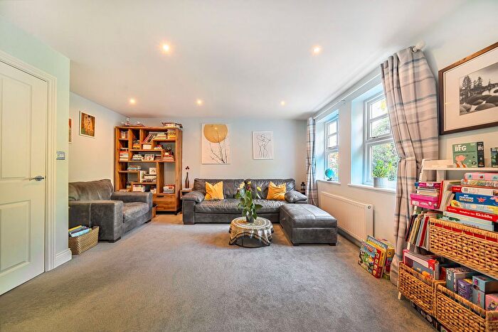 3 Bedroom Flat For Sale In Park Road, Bromley, BR1