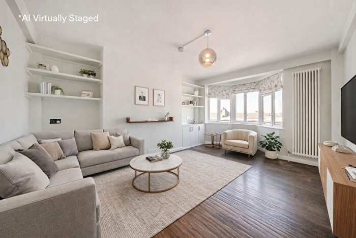 3 Bedroom Flat For Sale In Streatham High Road, Streatham, London, SW16