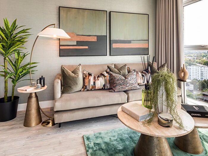 3 Bedroom Flat For Sale In Capital Interchange Way, Brentford, TW8