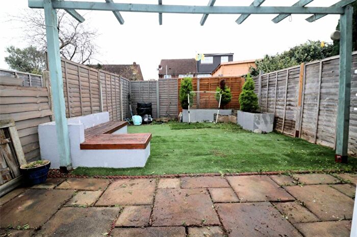 3 Bedroom Terraced House For Sale In Myrtle Close, Erith, DA8