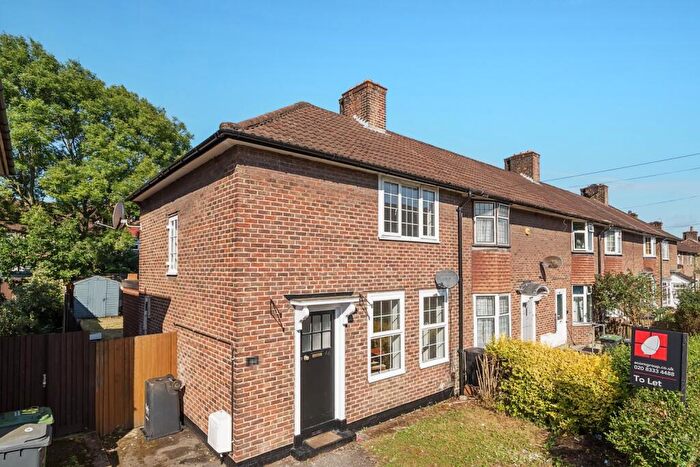 3 Bedroom Flat To Rent In Battersby Road London, SE6