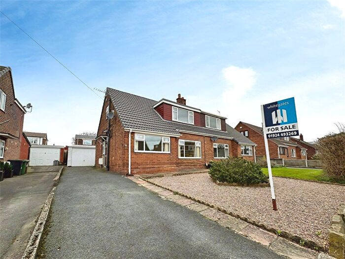 3 Bedroom Bungalow For Sale In Parkfield Avenue, Mirfield, West Yorkshire, WF14