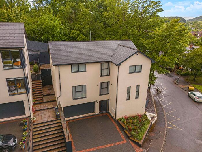 4 Bedroom Detached House For Sale In Caerphilly Close, Rhiwderin, NP10
