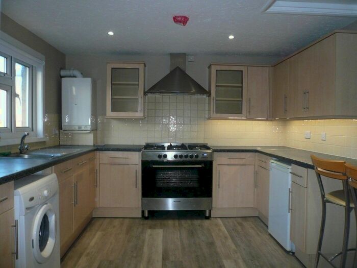 2 Bedroom Flat To Rent In High Street, Cheshunt, Waltham Cross, EN8