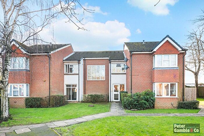 Studio To Rent In Heatherwood Drive, Hayes, UB4