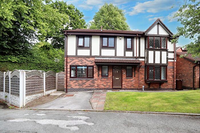 3 Bedroom Detached House For Sale In Hamilton Close, Prestwich, M25