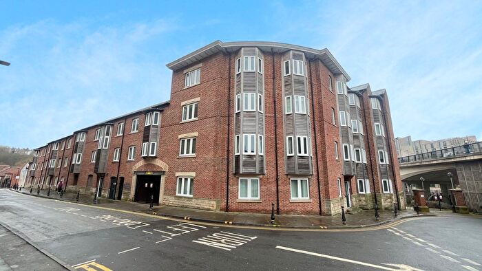 2 Bedroom Flat To Rent In Back Silver Street, Durham City, Durham, DH1