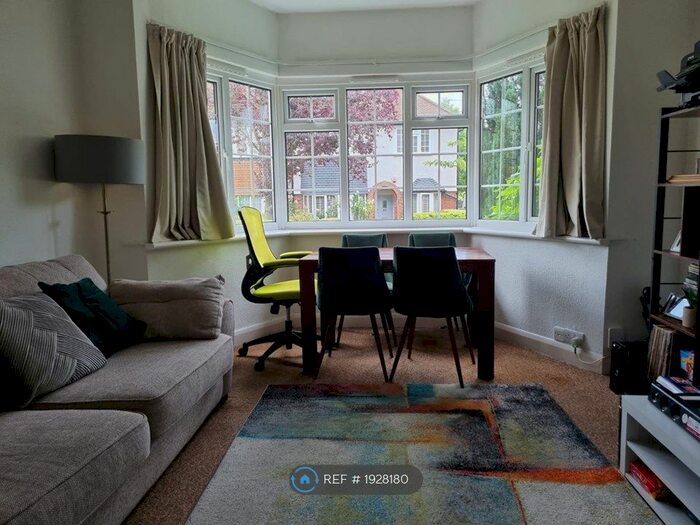 2 Bedroom Maisonette To Rent In Glenhurst Road, London, N12