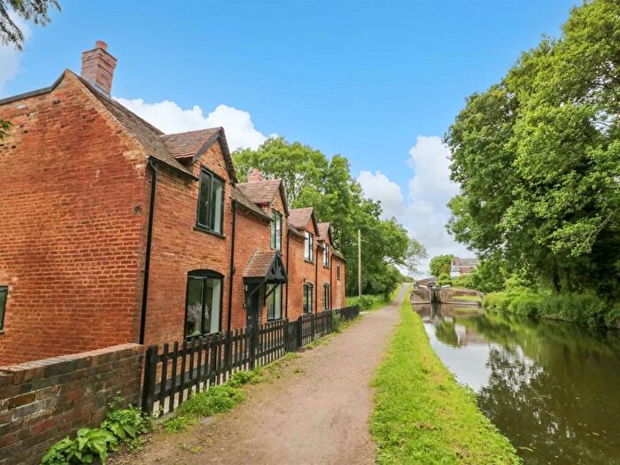 4 Bedroom Detached House For Sale In Botterham, Swindon, DY3