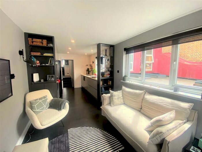 2 Bedroom Apartment To Rent In Brockley Rise, Forest Hill, London, SE23