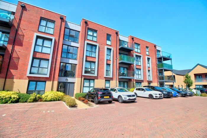 2 Bedroom Flat To Rent In Holmesley Road, Darwin House, WD6