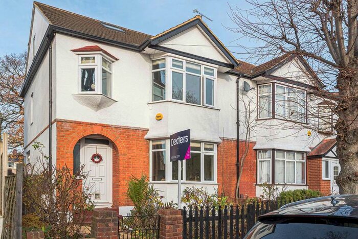 5 Bedroom Property To Rent In Kings Avenue, New Malden, KT3