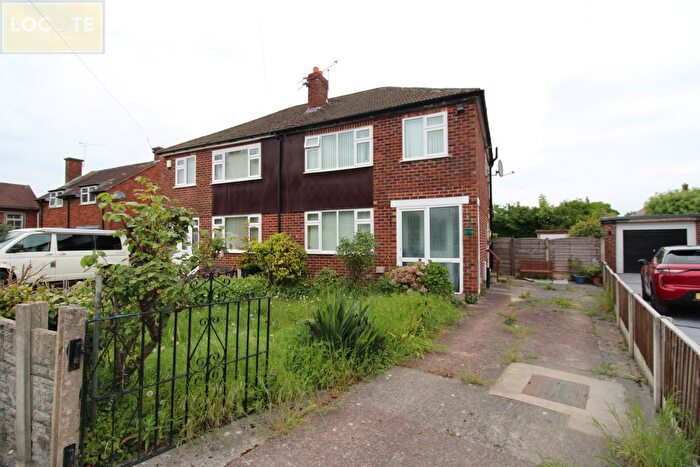3 Bedroom Semi-Detached House For Sale In Daniel Adamson Avenue, Partington, M31