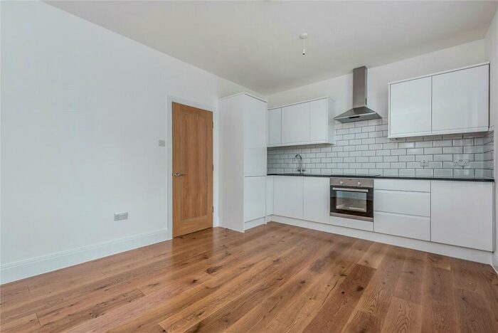 2 Bedroom Apartment To Rent In Essex Road, Islington, London, N1