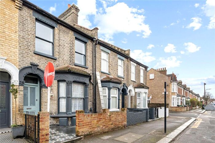 1 Bedroom Flat For Sale In Ringwood Road, Walthamstow, London, E17