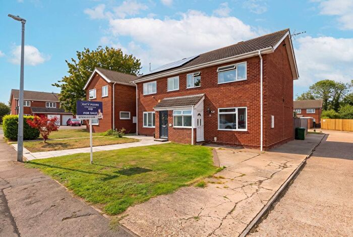 3 Bedroom Semi Detached House For Sale In School Road, Earith, Cambridgeshire, PE28
