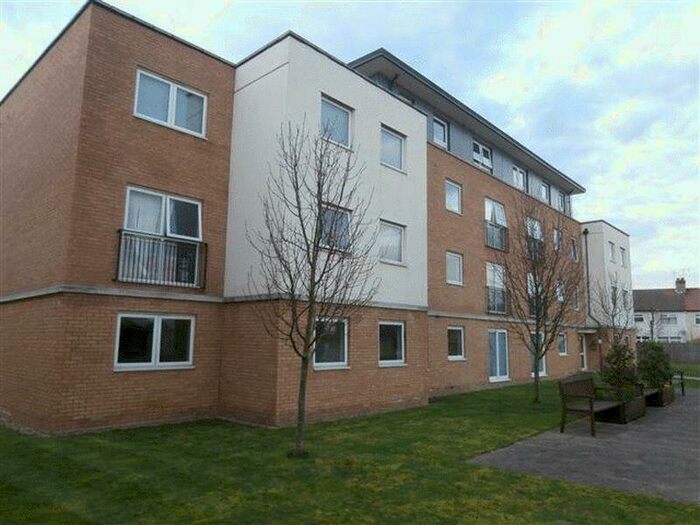 2 Bedroom Flat To Rent In Kenway, Southend-On-Sea, SS2