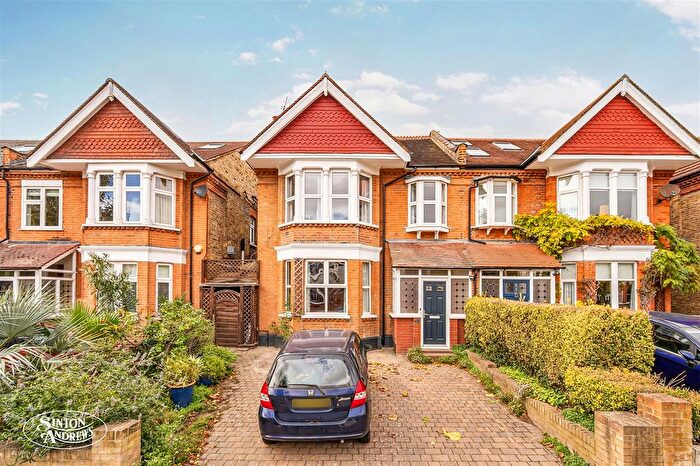 2 Bedroom Flat For Sale In Elers Road, Northfields, W13