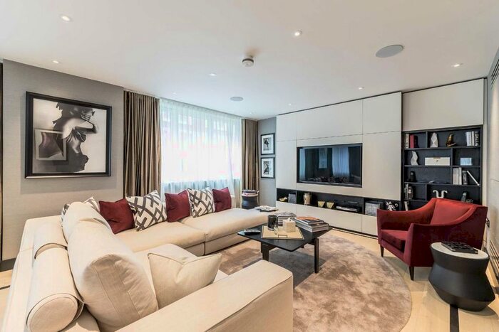 3 Bedroom Flat To Rent In Chapter Street, London, SW1P