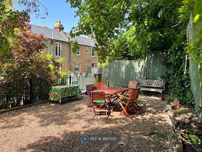 2 Bedroom Flat To Rent In Norwood Road, London, SE24