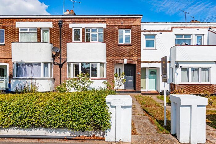 3 Bedroom Apartment For Sale In London Road, Leigh-on-Sea, SS9