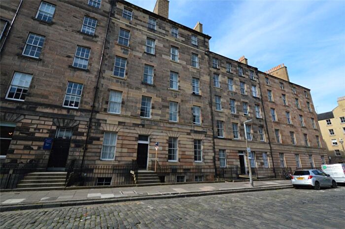 2 Bedroom Flat To Rent In Buccleuch Place, Edinburgh, EH8