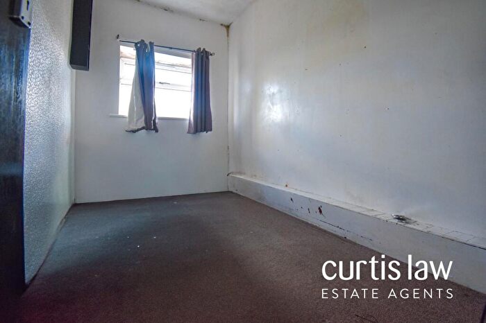 3 Bedroom End Of Terrace House For Sale In Redearth Road, Darwen, BB3