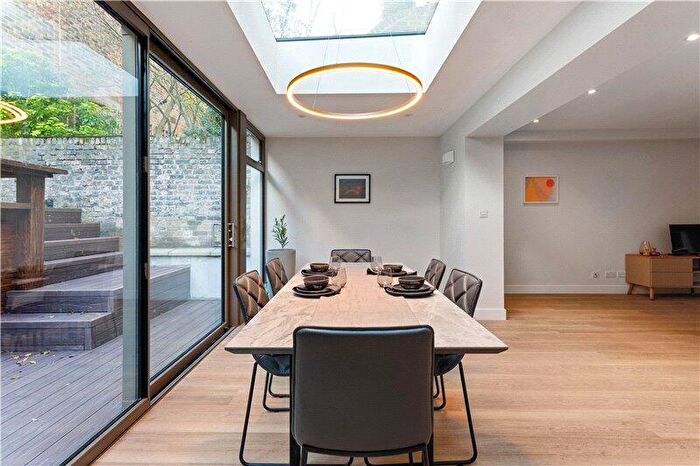 2 Bedroom Apartment To Rent In Harcourt Terrace, South Kensington, London, SW10