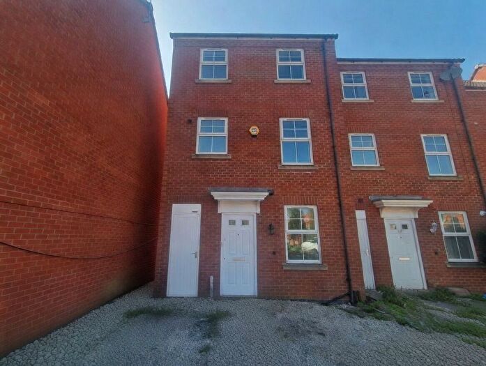 5 Bedroom Semi-Detached House To Rent In Larchmont Road, Leicester, LE4