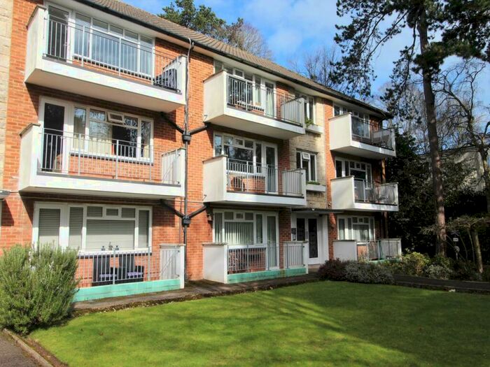 2 Bedroom Flat To Rent In Curzon Court, Portarlington Road, Bournemouth, BH4