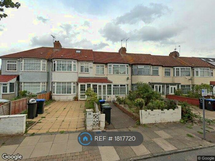 3 Bedroom Terraced House To Rent In Broadlands Avenue, Enfield, EN3