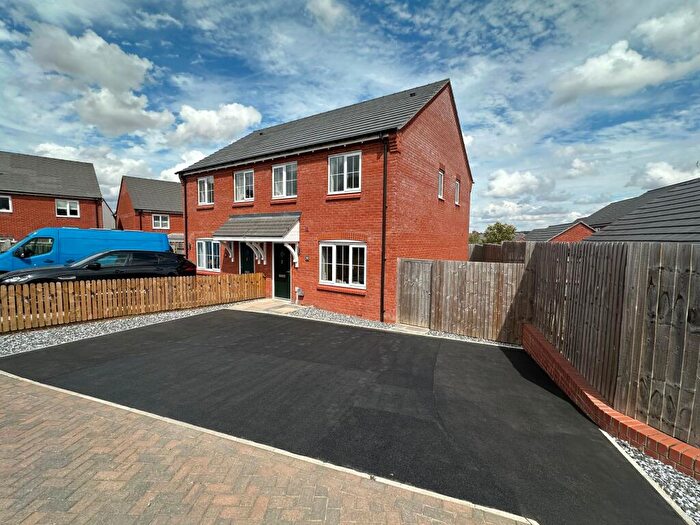 3 Bedroom Semi-Detached House For Sale In Wainwright Drive, Woodville, DE11