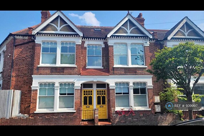 4 Bedroom Flat To Rent In Badminton Road, London, SW12