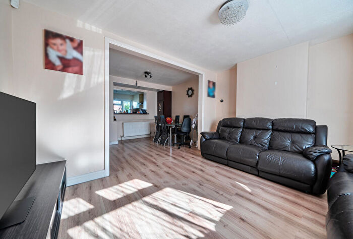 2 Bedroom Terraced House For Sale In Dale Avenue, Edgware, HA8