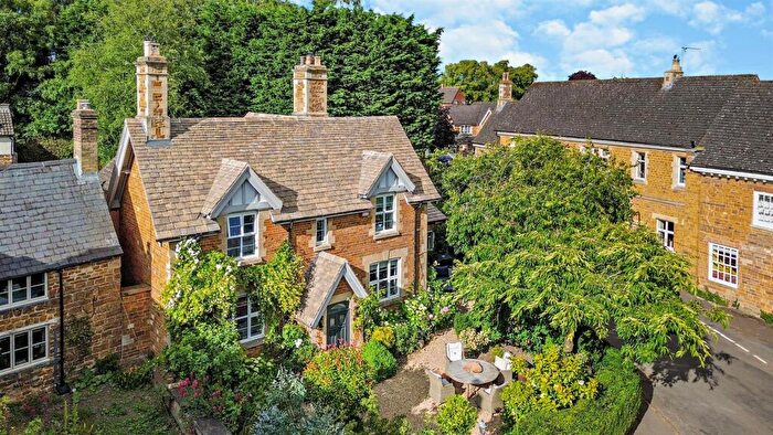 4 Bedroom Character Property For Sale In Cedar Street, Braunston, Rutland, LE15