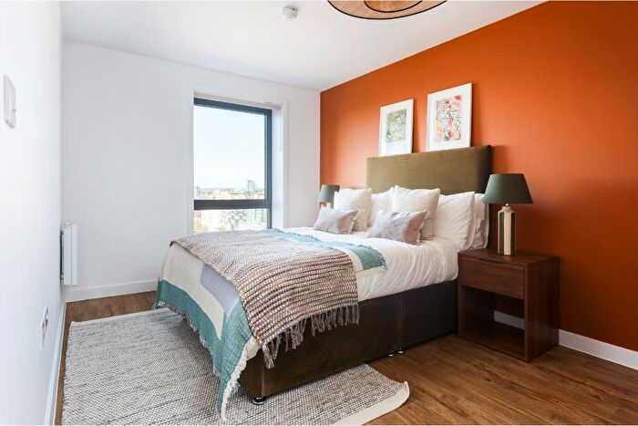 2 Bedroom Apartment For Sale In Phoenix, Saxton Lane, Leeds, LS9