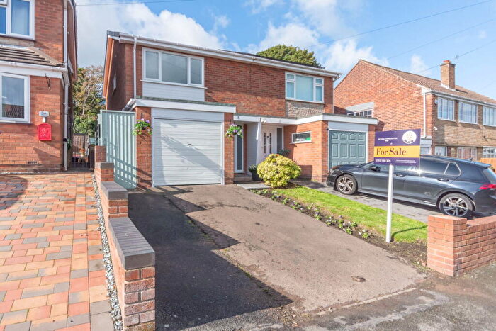 3 Bedroom Semi Detached House For Sale In Redwood Avenue, Dudley, DY1