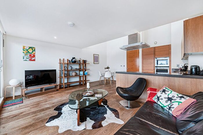 2 Bedroom Flat To Rent In Bazalgette Court, Great West Road, W6