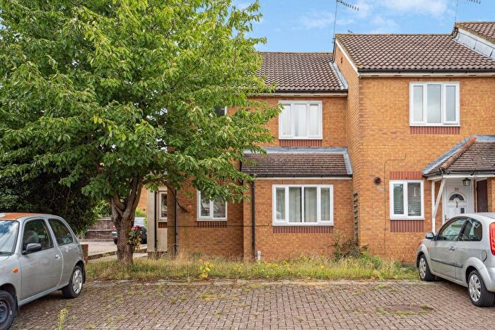 1 Bedroom Semi-Detached House For Sale In Brambling Close, Bushey, WD23