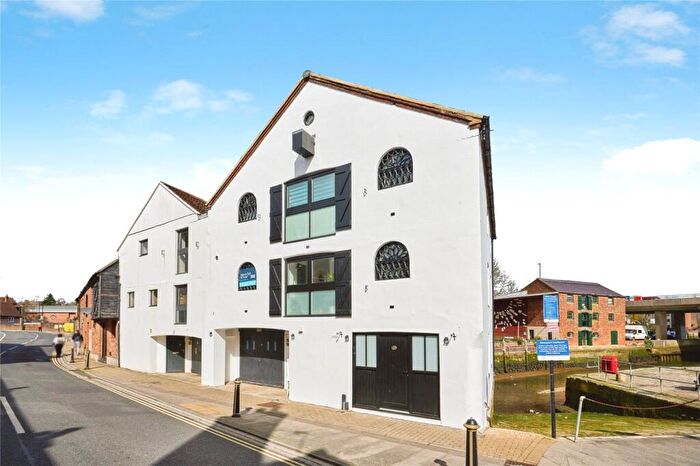 1 Bedroom Flat For Sale In Sea Street, Newport, Isle Of Wight, PO30