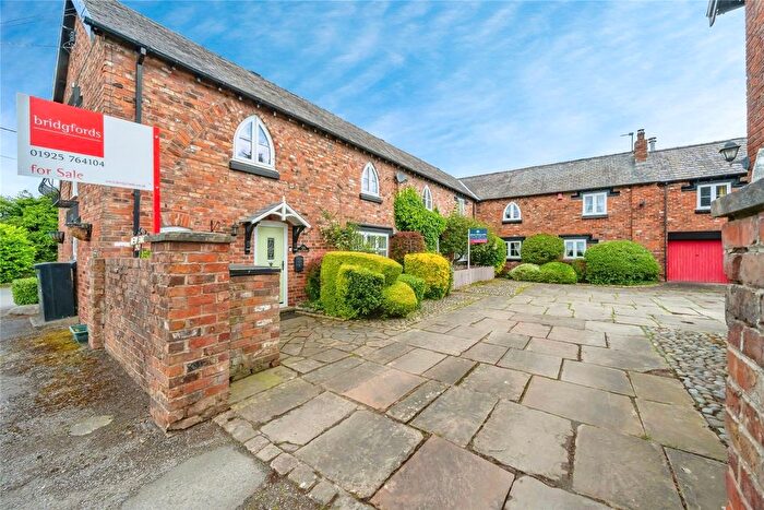 3 Bedroom End Of Terrace House For Sale In Glazebrook Lane, Glazebrook, Warrington, Cheshire, WA3