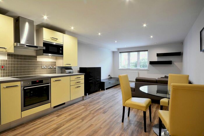 1 Bedroom Flat To Rent In Stane Grove, Clapham North, London, SW9