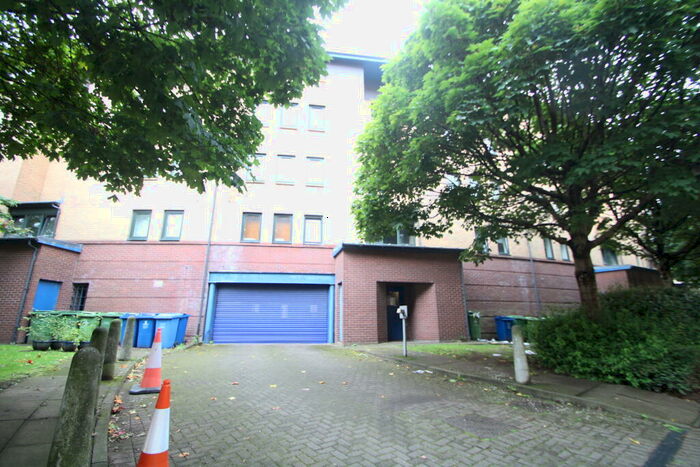 Garage / Parking To Rent In Car Park Space, Turnbull Street, G1