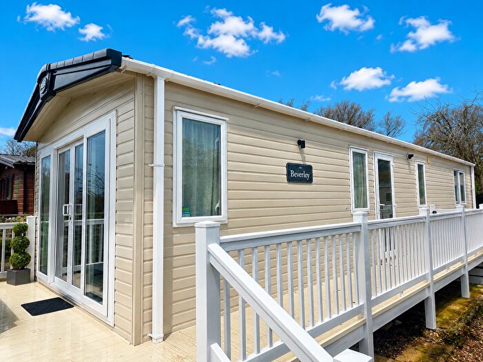 2 Bedroom Park Home For Sale In Cedar Way, Sleaford Road, Tattershall, Lincoln, LN4