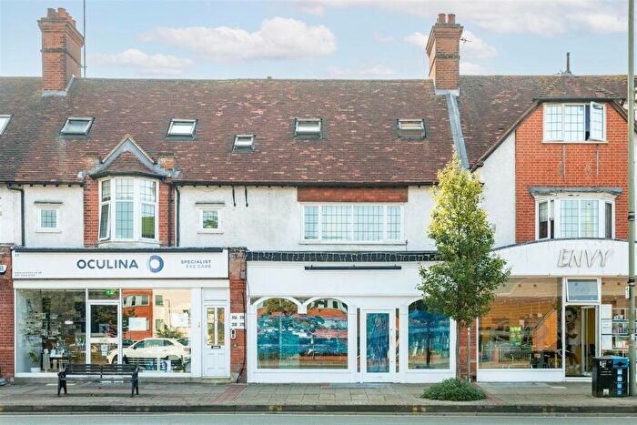 1 Bedroom Flat For Sale In Old Woking Road, West Byfleet, Surrey, KT14