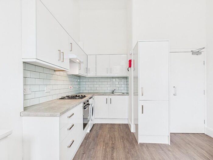 3 Bedroom Flat To Rent In Pollockshaws Road, Strathbungo, Glasgow, G41