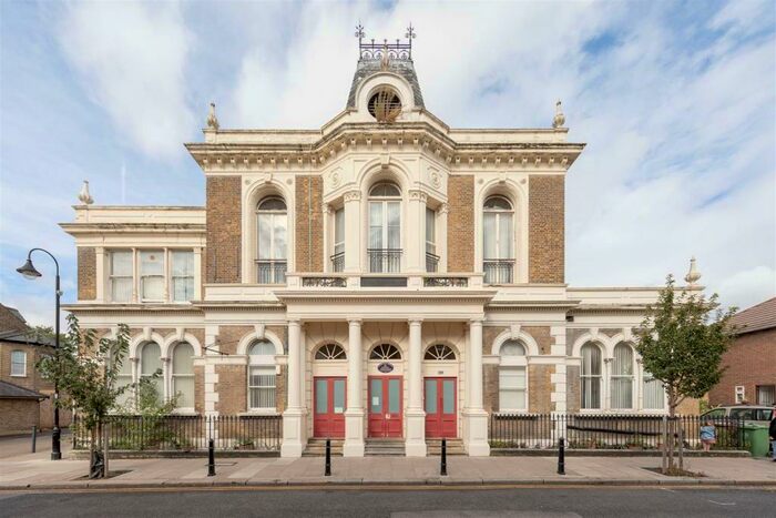 2 Bedroom Flat To Rent In Orford Road, Walthamstow, E17