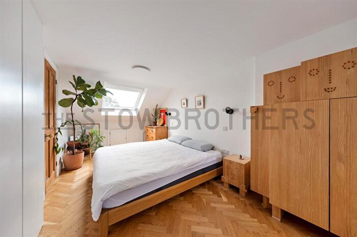 2 Bedroom Flat To Rent In Courtenay Road, London, E17
